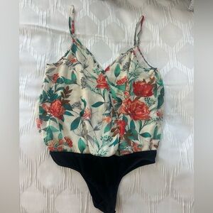 GUESS FLORAL BODYSUIT